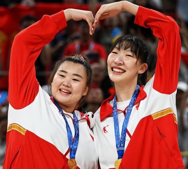 财新网 双料得分王！中国女篮24岁2米01王牌闪耀：宫帅招进女奥尼尔？